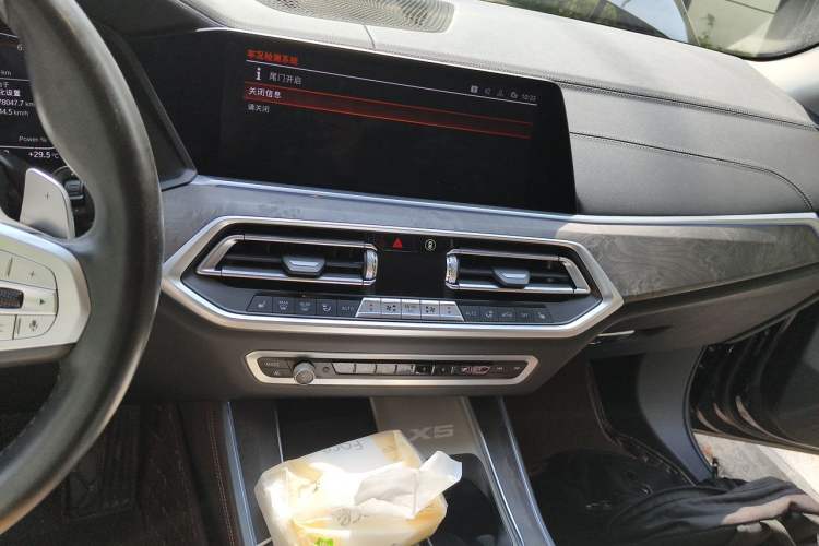 Used BMW X5 2022 xDrive 30Li Luxury M Sport Package Audio And AC Panel