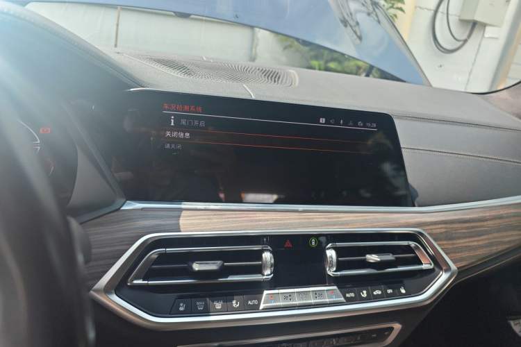Used BMW X5 2022 xDrive 40Li M Sport Package Audio And AC Panel