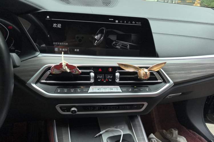Used BMW X5 2022 Restyled xDrive 40Li Luxury Edition M Sport Package Audio And AC Panel