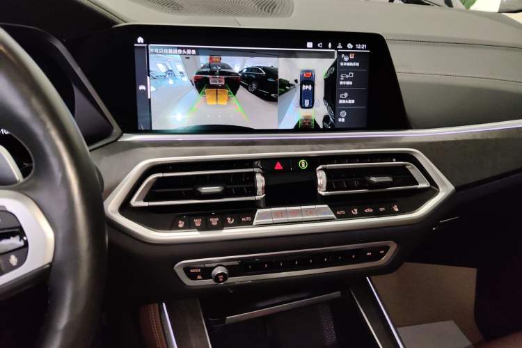 Used BMW X5 2022 xDrive40i Luxury Edition M Sport Package Audio And AC Panel