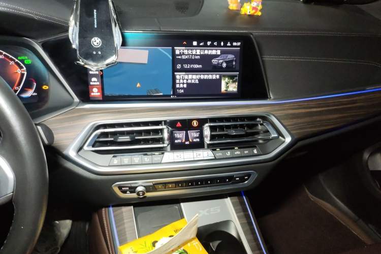 Used BMW X5 2022 Restyled xDrive 40Li Luxury Edition M Sport Package Audio And AC Panel