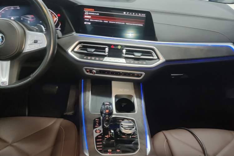 Used BMW X5 2022 Restyled xDrive 30Li Luxury Version M Sport Package Audio And AC Panel