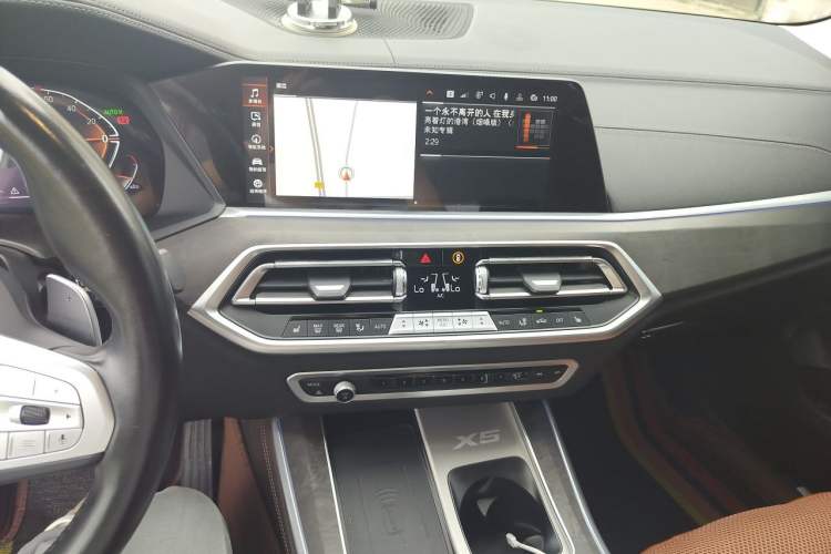 Used BMW X5 2022 Restyled xDrive 30Li Luxury Version M Sport Package Audio And AC Panel