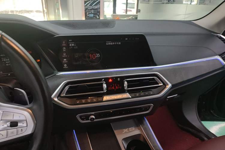 Used BMW X5 2022 Restyled xDrive 30Li Luxury Version M Sport Package Audio And AC Panel