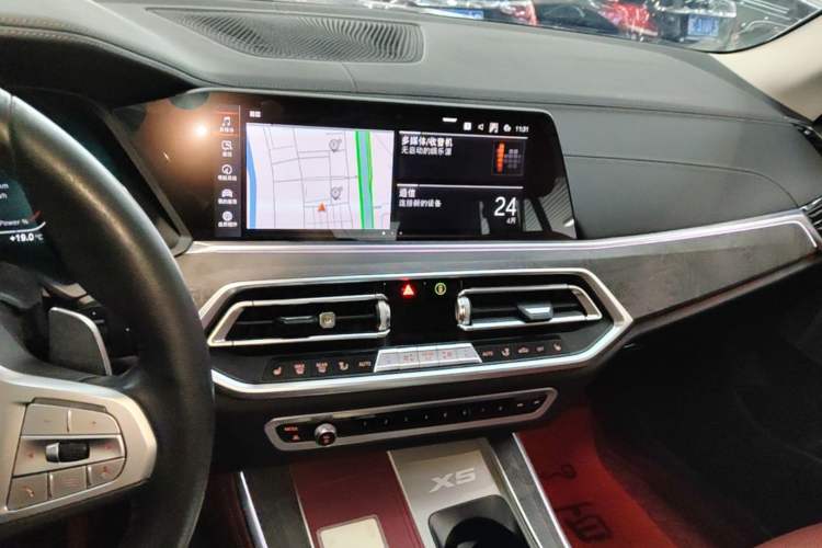 Used BMW X5 2022 Restyled xDrive 30Li Luxury Version M Sport Package Audio And AC Panel