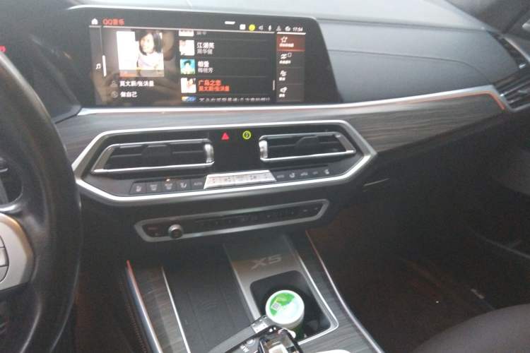 Used BMW X5 2022 xDrive 40Li M Sport Package Audio And AC Panel
