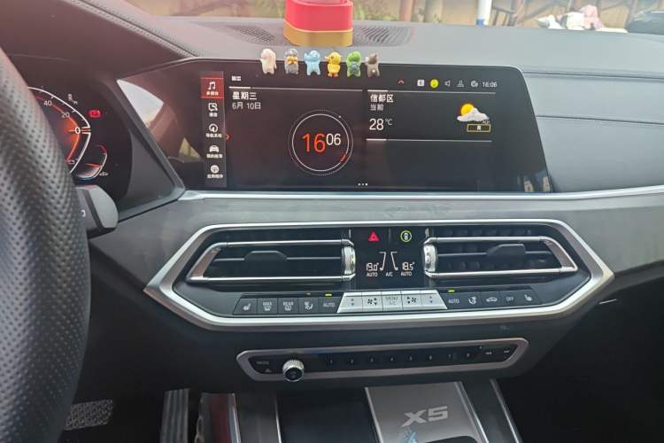 Used BMW X5 2022 Restyled xDrive 30Li Luxury Version M Sport Package Audio And AC Panel