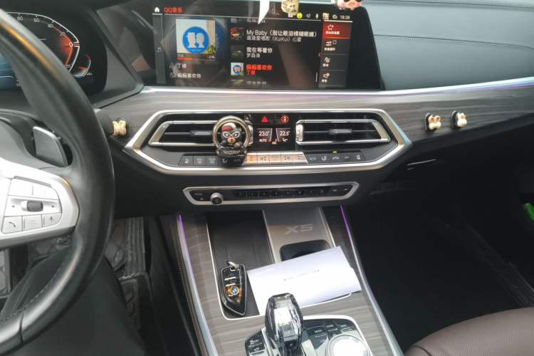 Used BMW X5 2022 xDrive 40Li Luxury Edition M Sport Package Audio And AC Panel