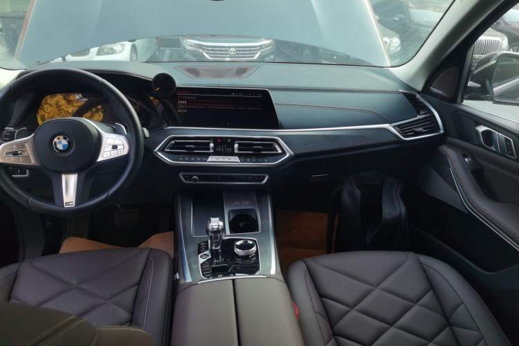 Used BMW X5 2022 xDrive 30Li Luxury M Sport Package Audio And AC Panel