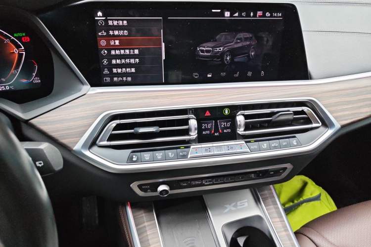 Used BMW X5 2022 xDrive 40Li M Sport Package Audio And AC Panel