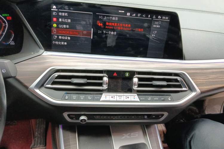 Used BMW X5 2022 Restyled xDrive 40Li Luxury Edition M Sport Package Audio And AC Panel