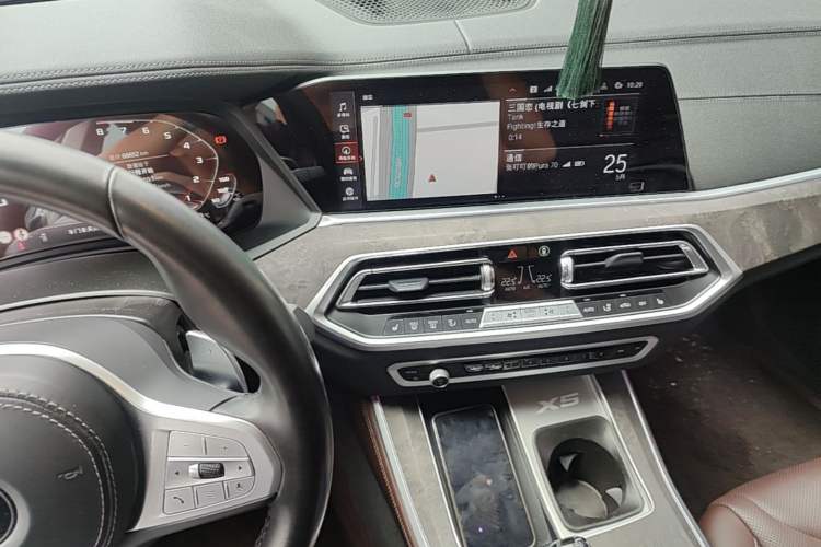 Used BMW X5 2022 Restyled xDrive 30Li Luxury Version M Sport Package Audio And AC Panel