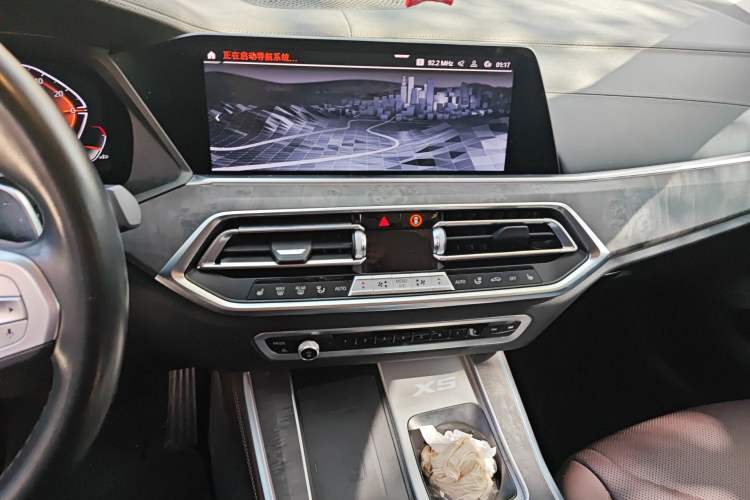 Used BMW X5 2022 Restyled xDrive 30Li Luxury Version M Sport Package Audio And AC Panel