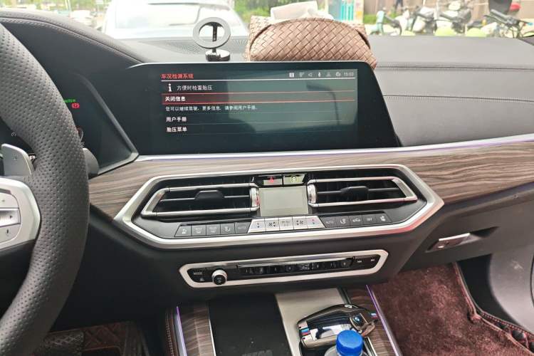 Used BMW X5 2022 xDrive 40Li Luxury Edition M Sport Package Audio And AC Panel