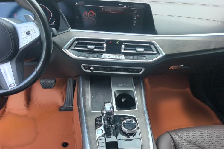 Used BMW X5 2022 xDrive 30Li Luxury M Sport Package Audio And AC Panel