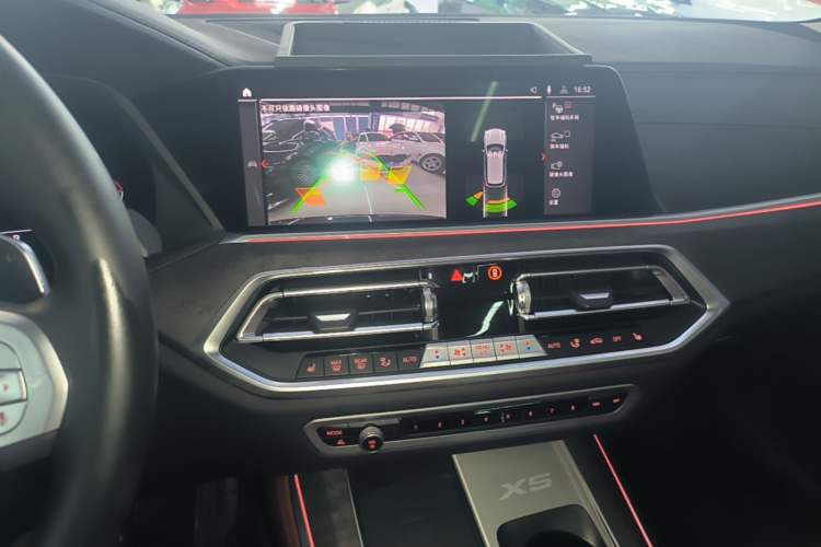 Used BMW X5 2022 Restyled xDrive 30Li M Sport Package Audio And AC Panel
