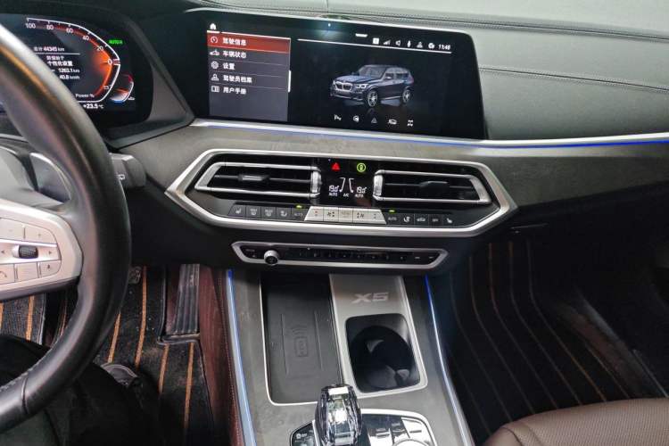 Used BMW X5 2022 Restyled xDrive 30Li Luxury Version M Sport Package Audio And AC Panel