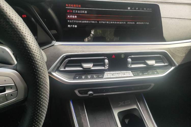 Used BMW X5 2022 xDrive 30Li Luxury M Sport Package Audio And AC Panel