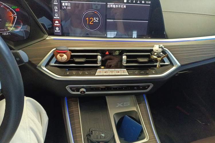 Used BMW X5 2022 Restyled xDrive 40Li Luxury Edition M Sport Package Audio And AC Panel