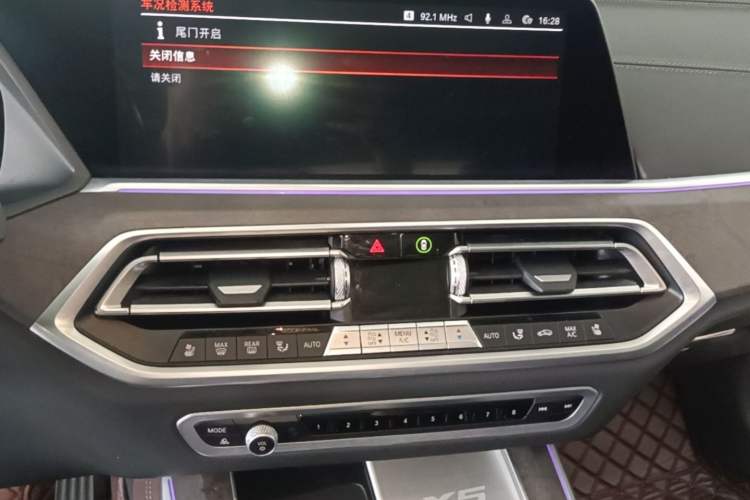 Used BMW X5 2022 xDrive 30Li Luxury M Sport Package Audio And AC Panel