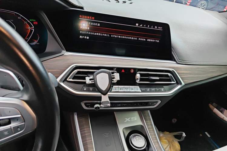 Used BMW X5 2022 Restyled xDrive 40Li M Sport Package Audio And AC Panel