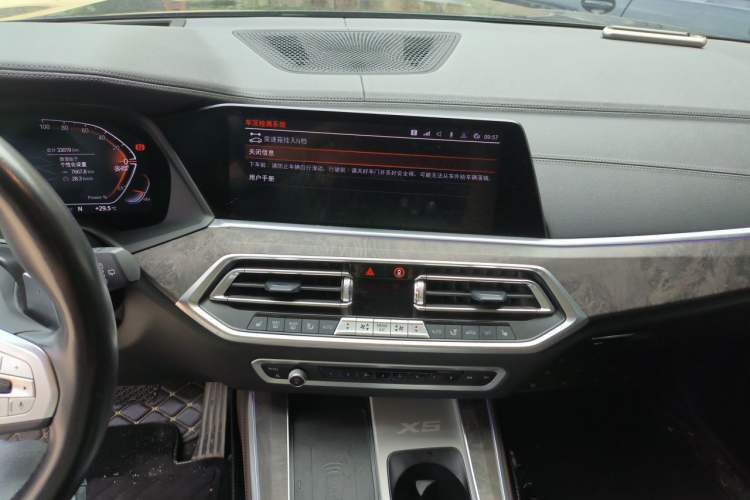 Used BMW X5 2022 Restyled xDrive 30Li Luxury Version M Sport Package Audio And AC Panel
