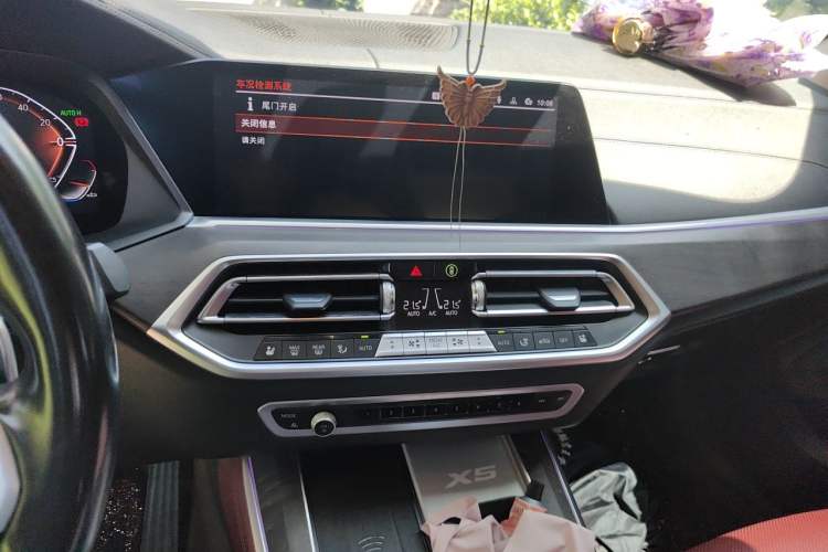 Used BMW X5 2022 Restyled xDrive 30Li Luxury Version M Sport Package Audio And AC Panel