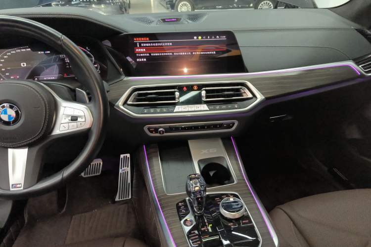 Used BMW X5 2022 Restyled xDrive 40Li M Sport Package Audio And AC Panel