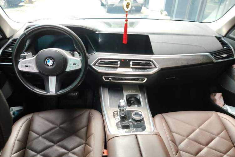 Used BMW X5 2022 xDrive 30Li Luxury M Sport Package Center Console