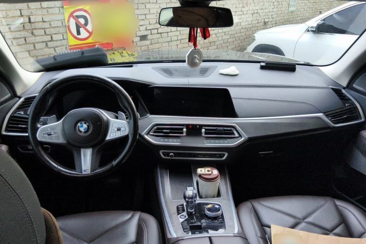 Used BMW X5 2022 xDrive 30Li Luxury M Sport Package Center Console