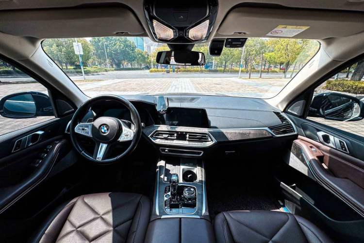 Used BMW X5 2022 xDrive 30Li Luxury M Sport Package Center Console