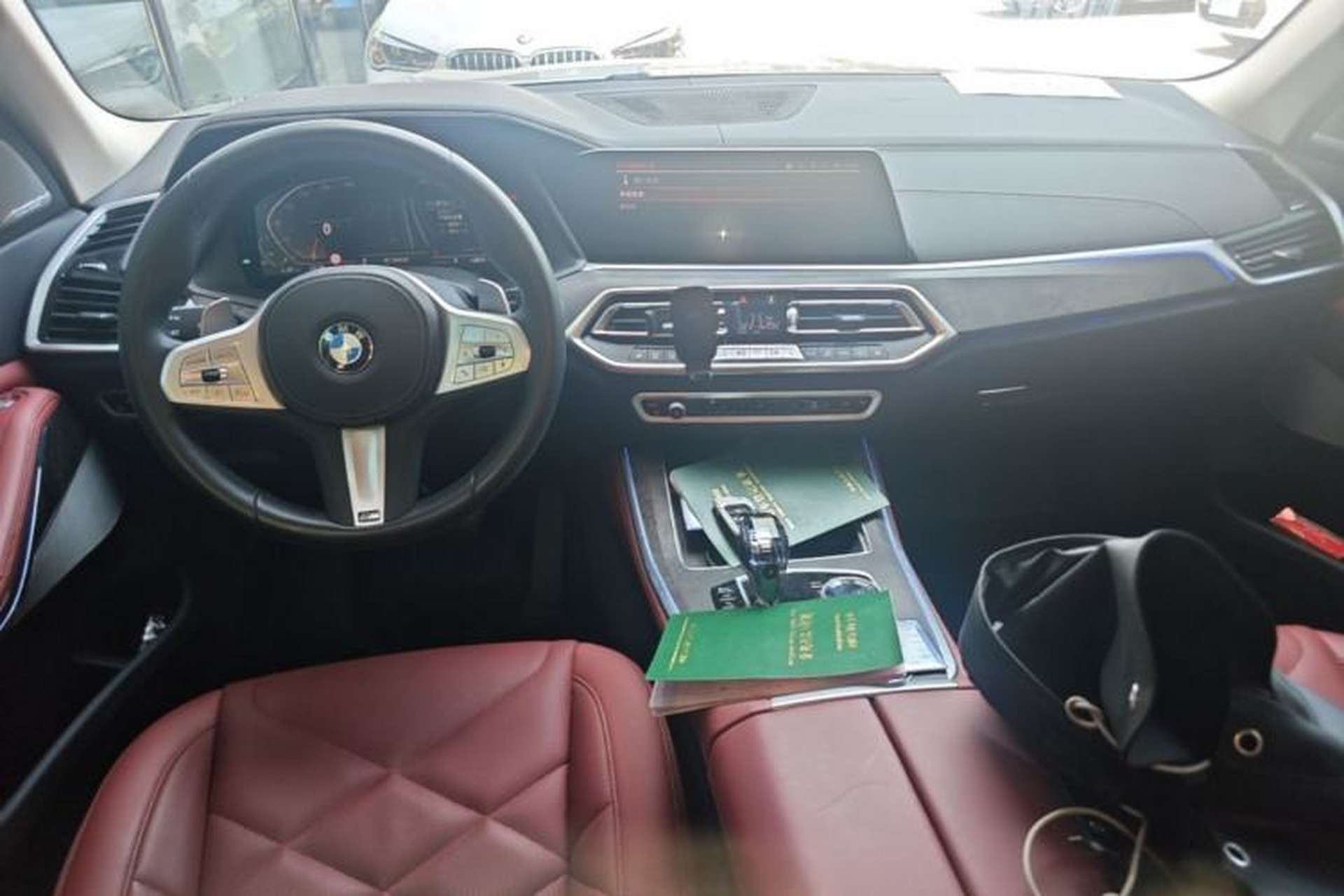 Used BMW X5 2022 xDrive 30Li Luxury M Sport Package Center Console