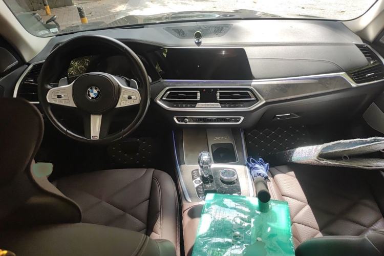 Used BMW X5 2022 xDrive 30Li Luxury M Sport Package Center Console