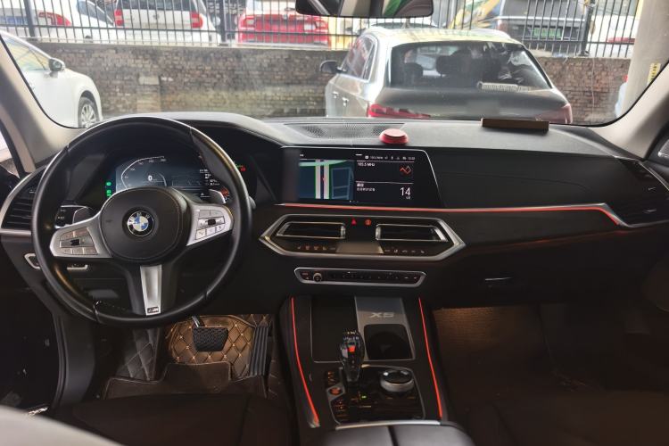 Used BMW X5 2022 xDrive 30Li Luxury M Sport Package Center Console
