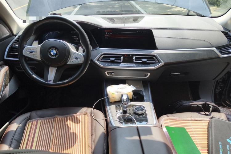 Used BMW X5 2022 xDrive 30Li Luxury M Sport Package Center Console