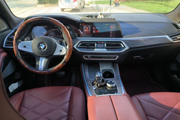 Used BMW X5 2022 Restyled xDrive 40Li M Sport Package Center Console