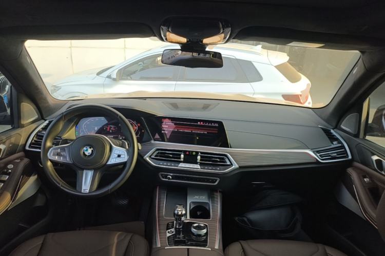 Used BMW X5 2022 Restyled xDrive 40Li M Sport Package Center Console
