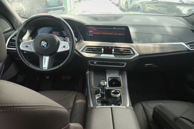 Used BMW X5 2022 Restyled xDrive 40Li M Sport Package Center Console