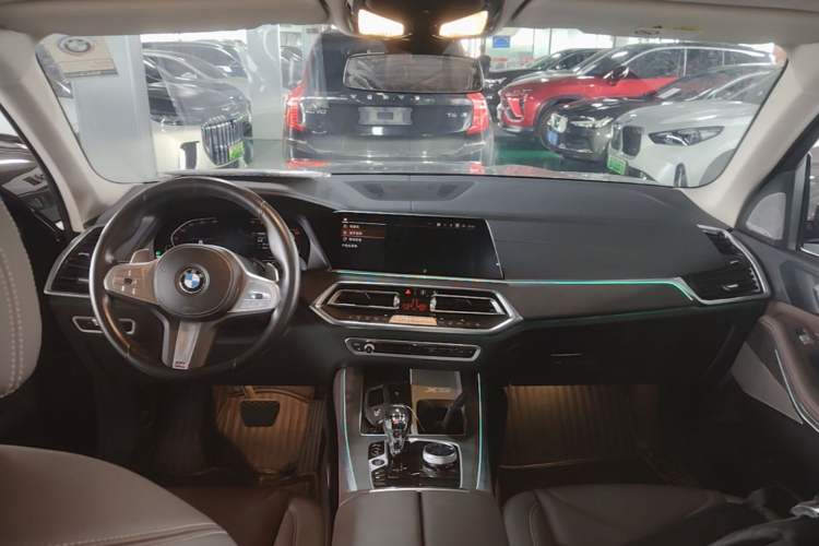 Used BMW X5 2022 xDrive 30Li Luxury M Sport Package Center Console