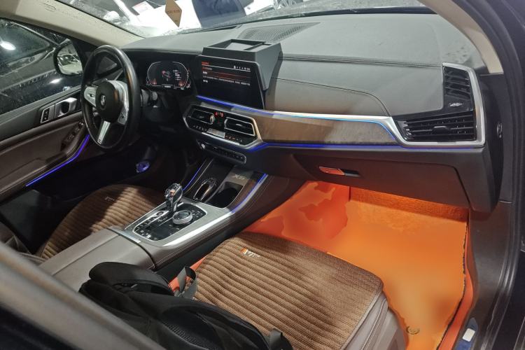 Used BMW X5 2022 xDrive 30Li Luxury M Sport Package Center Console