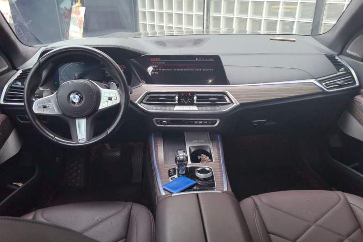 Used BMW X5 2022 xDrive 40Li M Sport Package Center Console