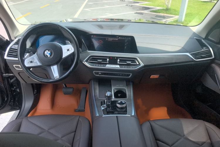 Used BMW X5 2022 xDrive 30Li Luxury M Sport Package Center Console