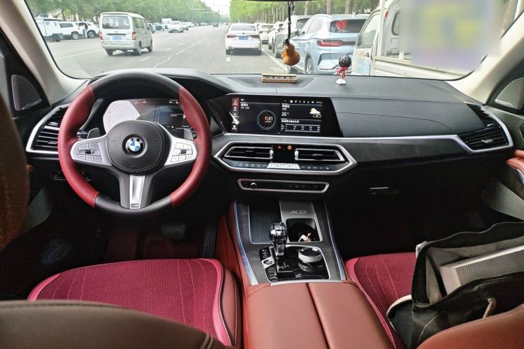 Used BMW X5 2022 xDrive 30Li Luxury M Sport Package Center Console