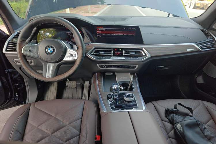 Used BMW X5 2022 Restyled xDrive 40Li M Sport Package Center Console