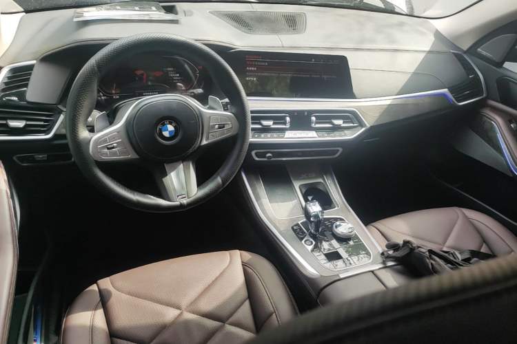 Used BMW X5 2022 xDrive 30Li Luxury M Sport Package Center Console