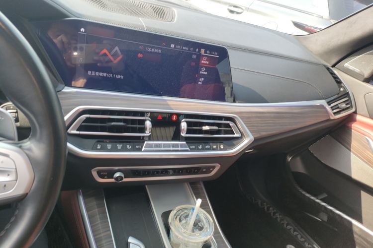 Used BMW X5 2022 xDrive 40Li Luxury Edition M Sport Package Center Console