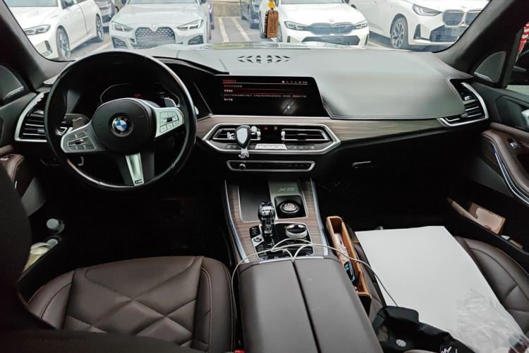 Used BMW X5 2022 Restyled xDrive 40Li M Sport Package Center Console