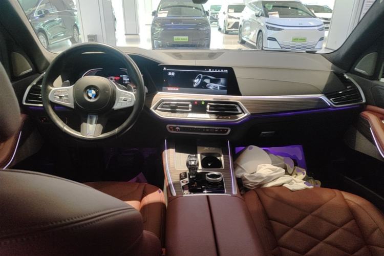 Used BMW X5 2022 Restyled xDrive 40Li M Sport Package Center Console