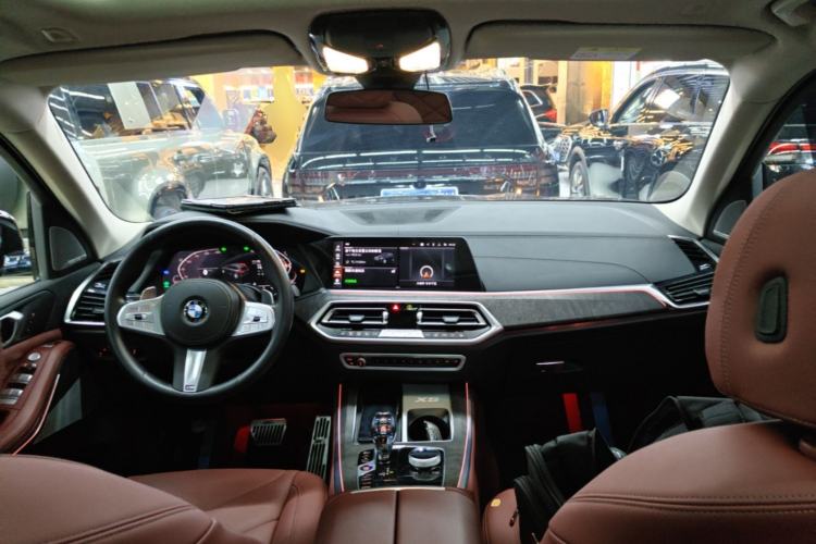 Used BMW X5 2022 Restyled xDrive 30Li Luxury Version M Sport Package Center Console