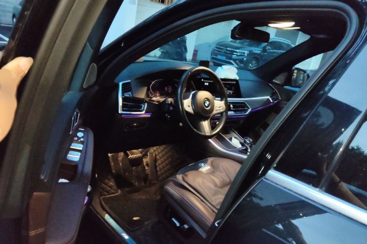 Used BMW X5 2022 xDrive 40Li M Sport Package Driver Seat